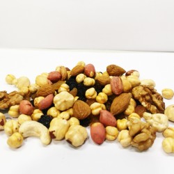 MIXTURE WITH NUTS